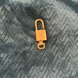 $200 P18 Louis Vuitton Key Lock Gold